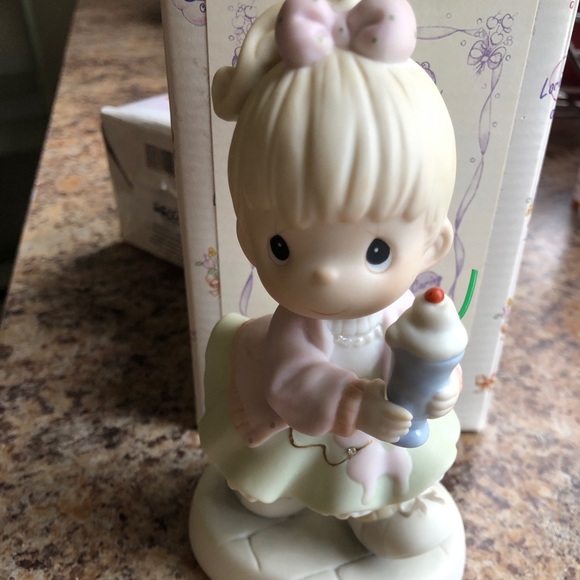 PRECIOUS MOMENTS FIGURINE-OUR CLUB IS SODA-LICIOUS-©1996-HEART MARK - Picture 1 of 4